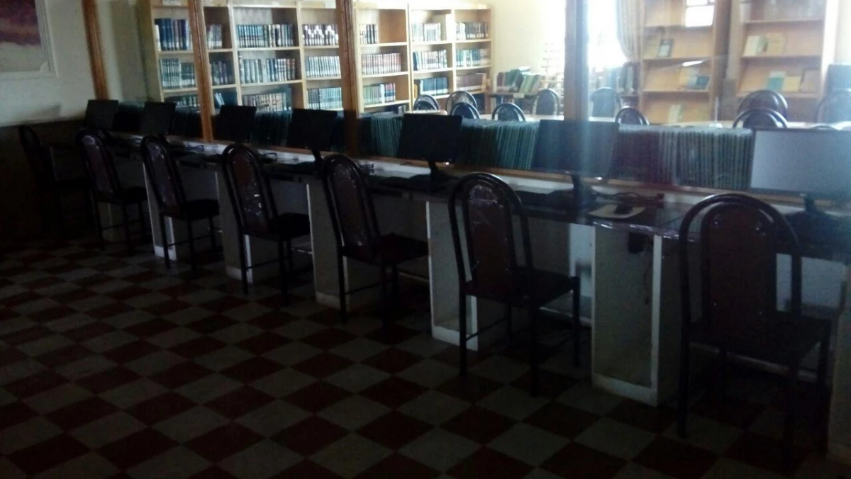 تجهیز کتابخانه پردیس با رایانه های به روز
 3