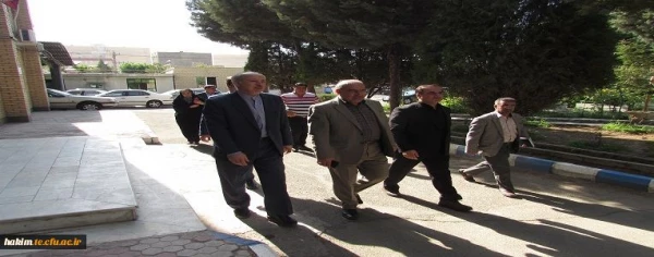 بازدید مسئولین منطقه  از روند برگزاری کنکور
 2