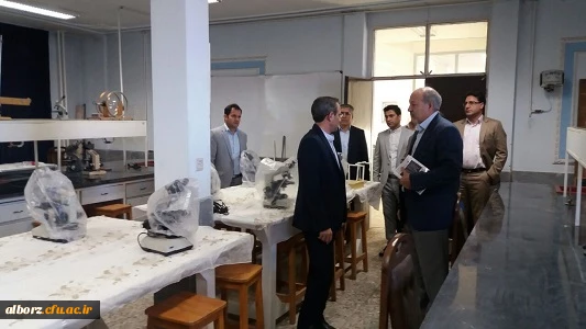 دکتر علی باقرطاهری نیا معاون پژوهشی و فناوری دانشگاه فرهنگیان در مدیریت پردیس های استان البرز

 دانشگاه فرهنگیان سرچشمه آب زلال به رودخانه تعلیم و تربیت است. 13