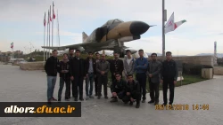 بازدید علمی از سازمان جغرافیایی، باغ موزه دفاع مقدس و پل طبیعت برگزار شد

 2