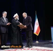 دریافت جایزه سی و ششمین دوره کتاب سال جمهوری اسلامی ایران 2