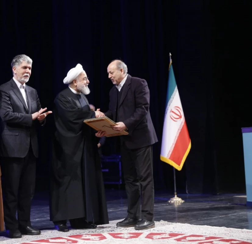 دریافت جایزه سی و ششمین دوره کتاب سال جمهوری اسلامی ایران 2