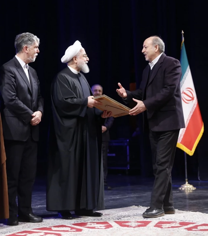 دریافت جایزه سی و ششمین دوره کتاب سال جمهوری اسلامی ایران 3