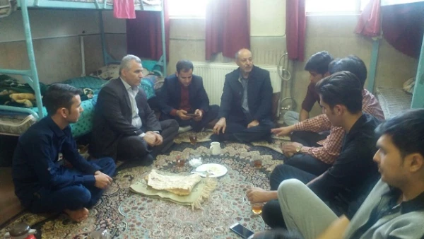 نشست صمیمی دکتر صالحی با دانشجویان مناطق سیل زده استان گلستان

 3