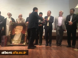 تجلیل از دکتر صالحی در مراسم بزرگداشت روز قلم
 3