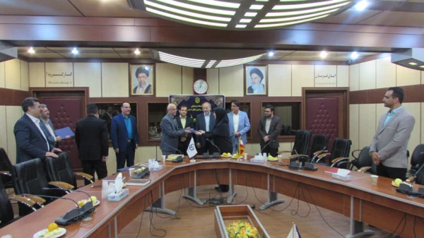 تکریم، تودیع و معارفه بازنشستگان و همکاران جدید الورود پردیس حکیم فردوسی ، مدیریت استانی  و دفترنهاد نمایندگی مقام معظم رهبری(مدظله)

 14