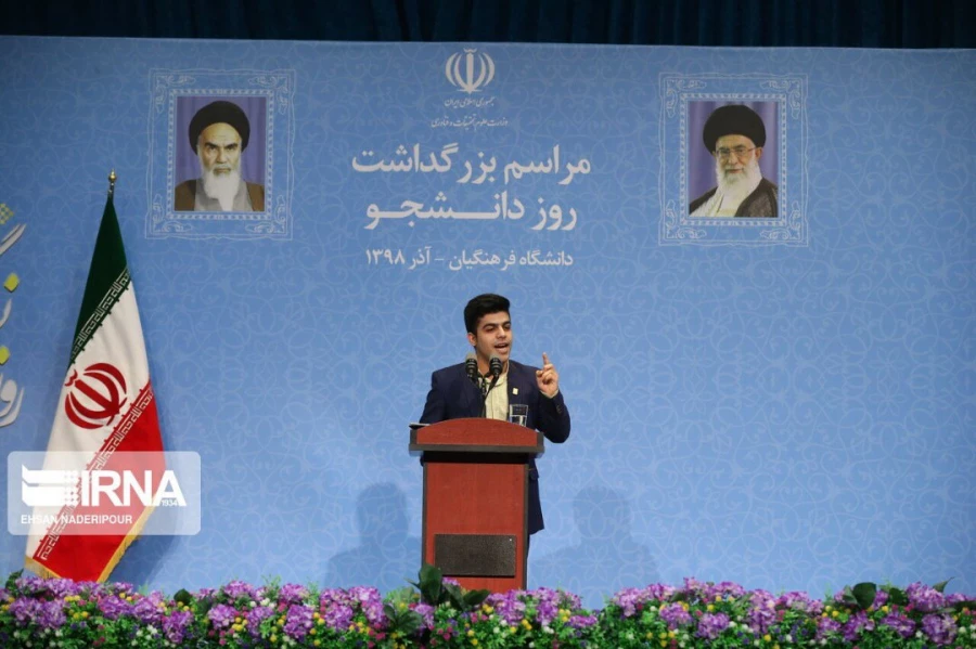 در دیدار با رئیس جمهور به مناسبت روز دانشجو
 2