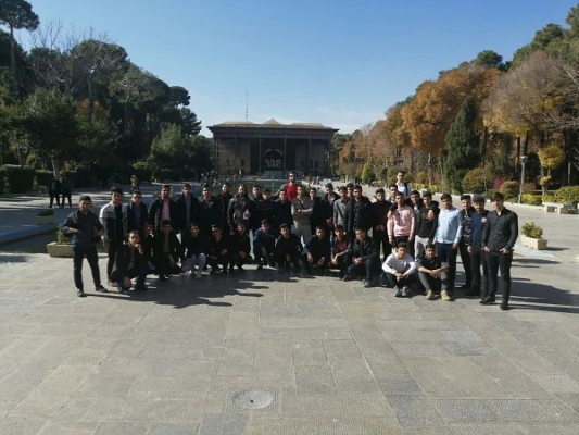 اردوی فرهنگی، دانشجویی را به مقصد استان اصفهان
 9