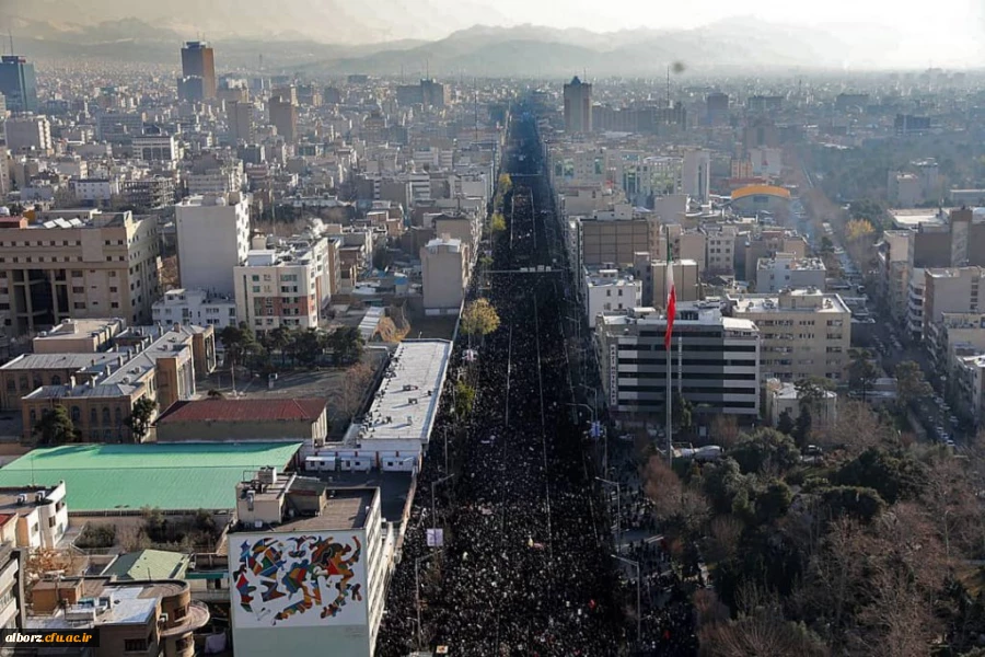 پردیس­های دانشگاه فرهنگیان استان البرز در مراسم باشکوه تشیع پیکر مطهر سردار دلها سپهبد شهید، حاج قاسم سلیمانی شرکت کردند

 5