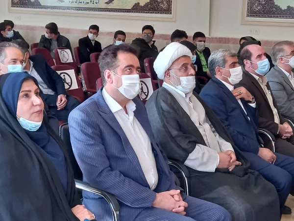 گروکشی از کلاس درس دانشجویان توسط بعضی از اساتید هیئت علمی دانشگاه فرهنگیان برای منافع شخصی و صنفی خلاف اخلاق و تعهد استادان است.
 3