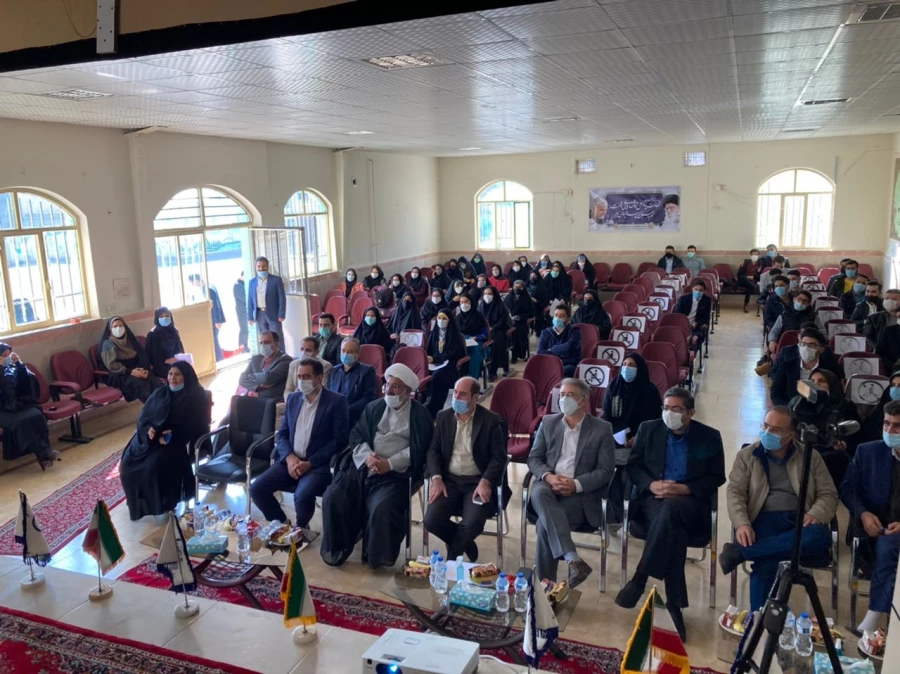 گروکشی از کلاس درس دانشجویان توسط بعضی از اساتید هیئت علمی دانشگاه فرهنگیان برای منافع شخصی و صنفی خلاف اخلاق و تعهد استادان است.
 4