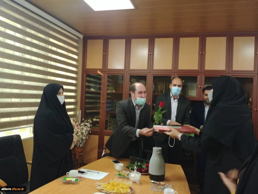 تقدیر ریاست دانشگاه فرهنگیان البرز از همکاران پردیس و استادان محترم خانم عضو هیأت علمی بمناسبت گرامیداشت ولادت حضرت فاطمه زهرا سلام الله علیها و روز زن 4