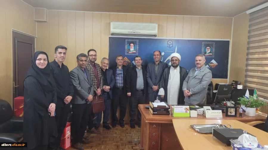 تکریم از اساتید و همکاران خانواده شهدا  2