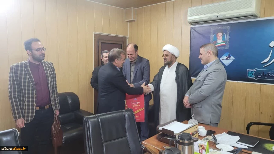 تکریم از اساتید و همکاران خانواده شهدا  3