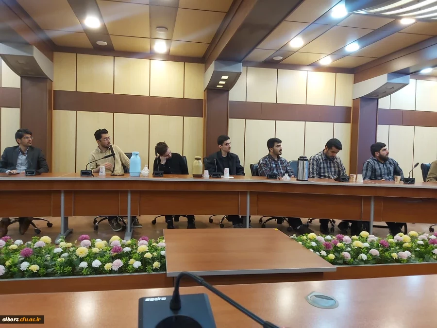 مدرسه صالح با معلم تراز  3