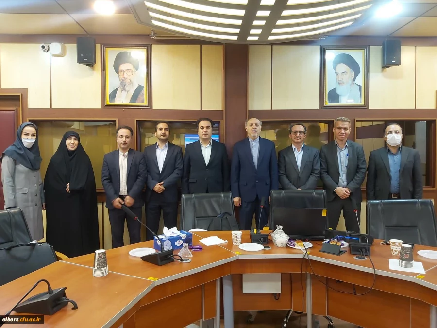 مدرسه صالح با معلم تراز  8